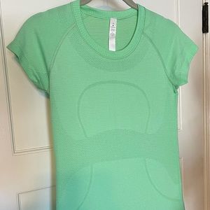 Lululemon Swiftly Tech Short Sleeve Crew Size 6